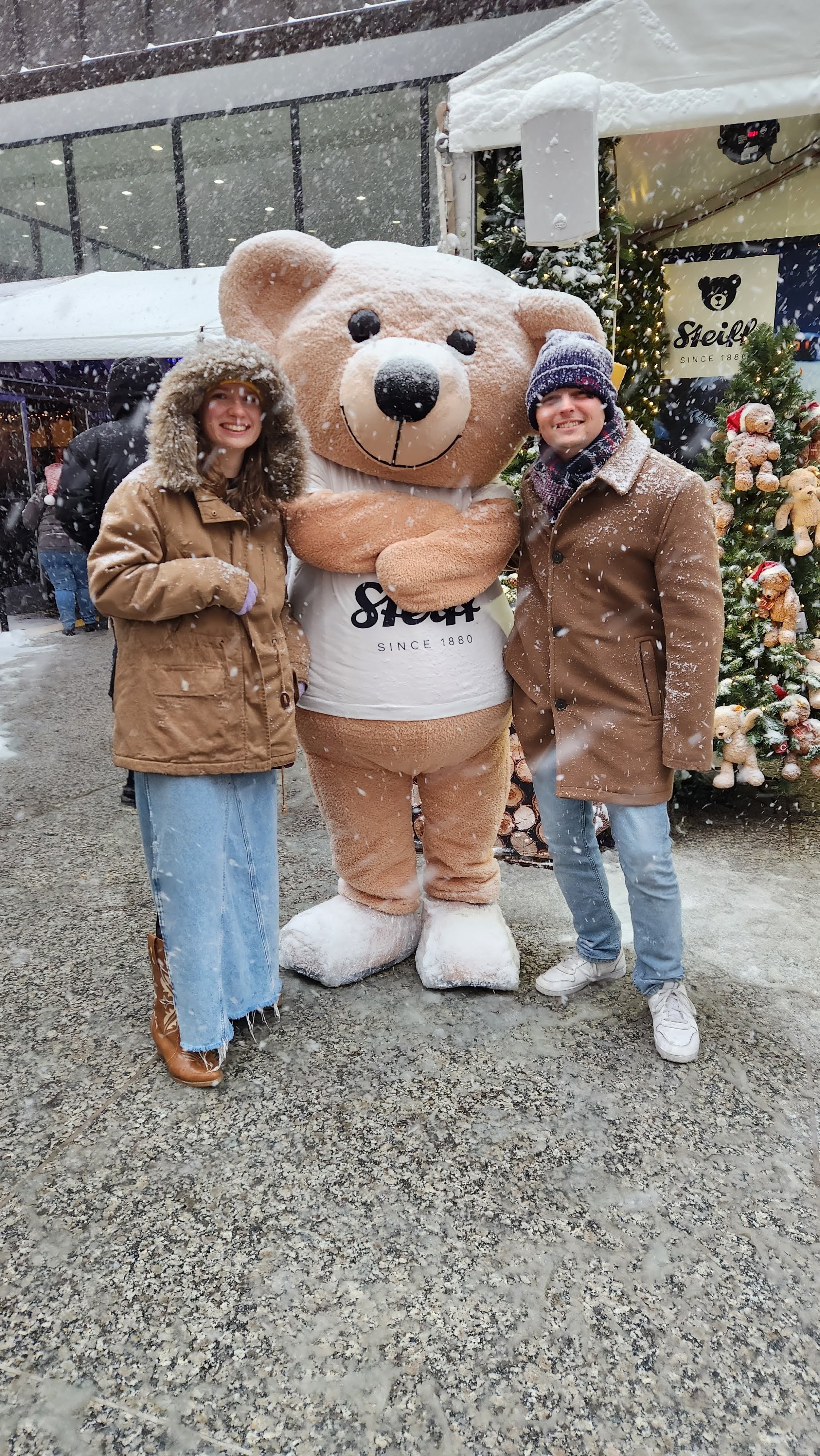 Jessica and FC bundled up for a snowy Thanksgiving holiday trip in Chicago.